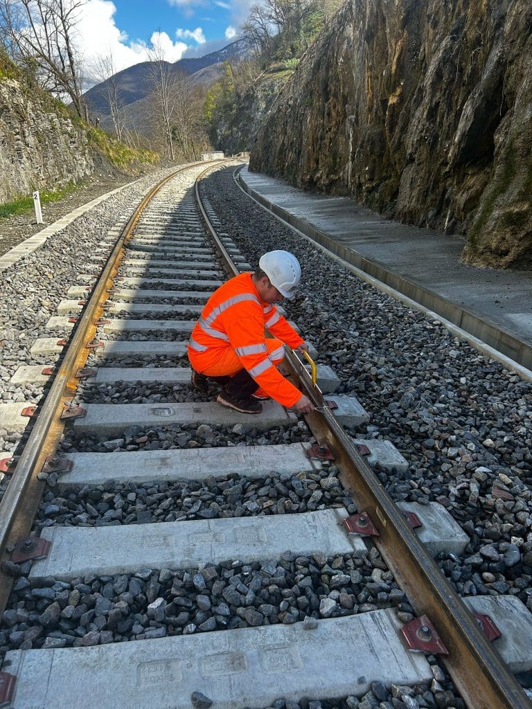 alt="Contrôle non destructif CND des soudures sur équipement ferroviaire — inspection par ultrasons SICO Services"
